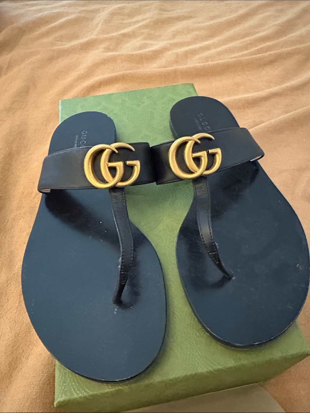 Gucci Black Leather Thong Sandals with Gold Double G - Picture 9 of 9